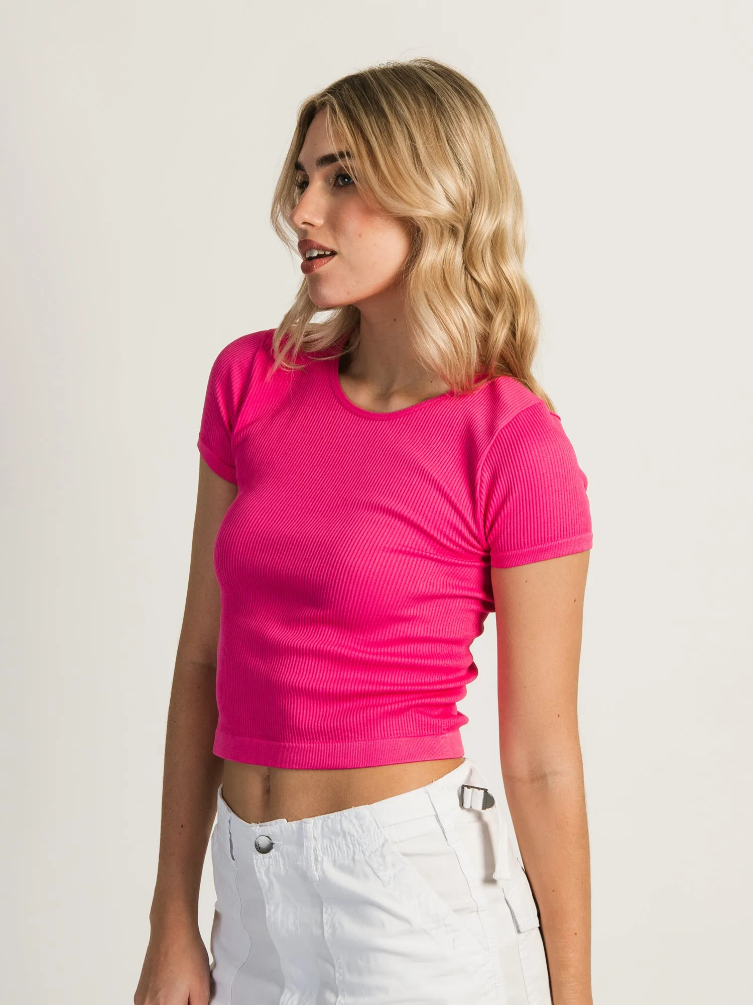 HARLOW RIBBED SEAMLESS TEE - PINK