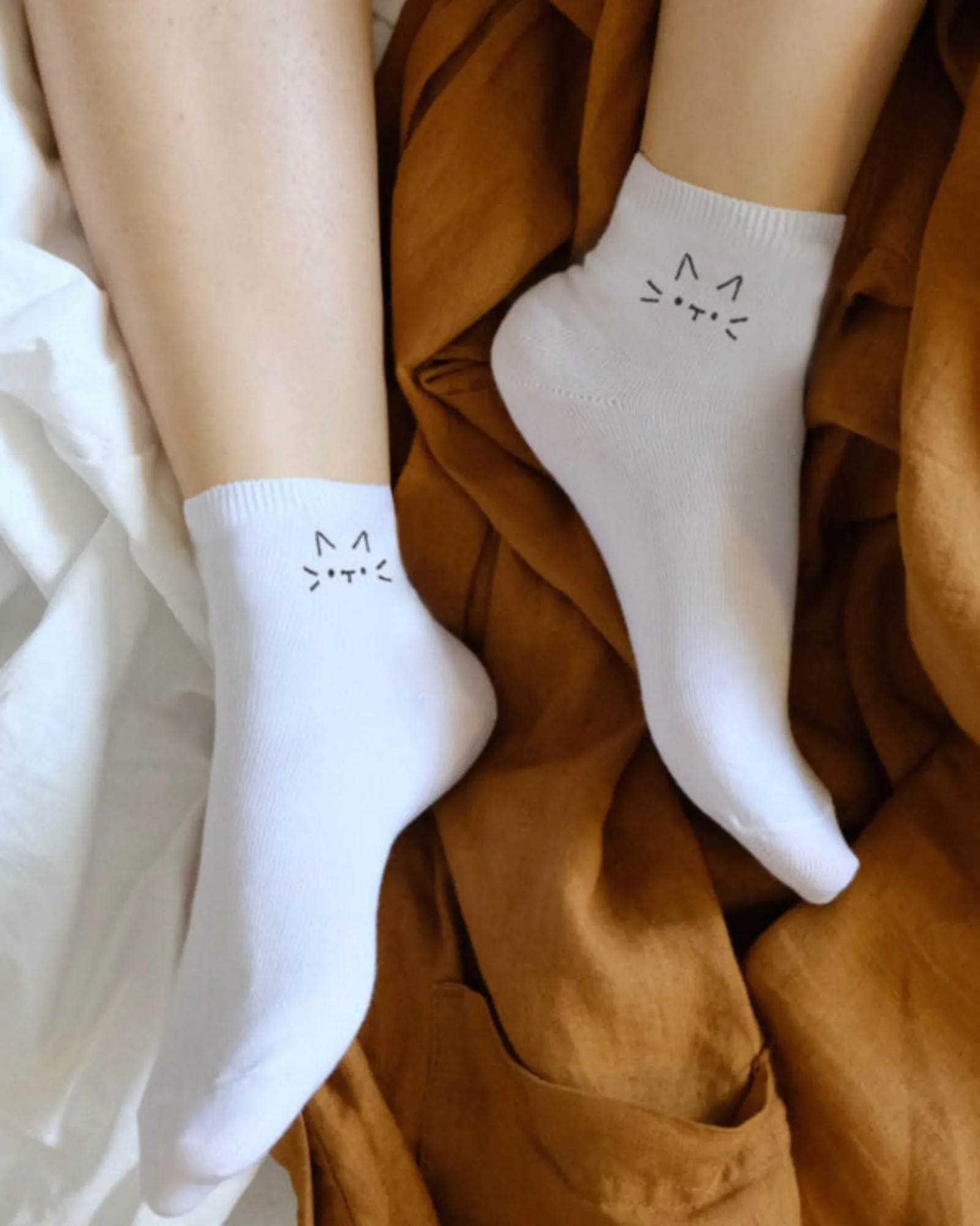 MINI CAT Socks | White